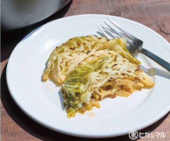 キャベツの蒸し焼きバタークミン風味