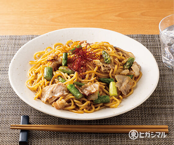グリーンアスパラガスの醤油焼きそば