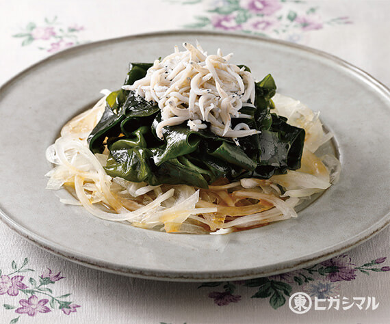 わかめと玉ねぎとしらすのサラダ